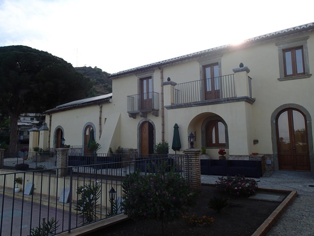 Gasthaus Patitiri Santa Teresa Di Riva Exterior foto
