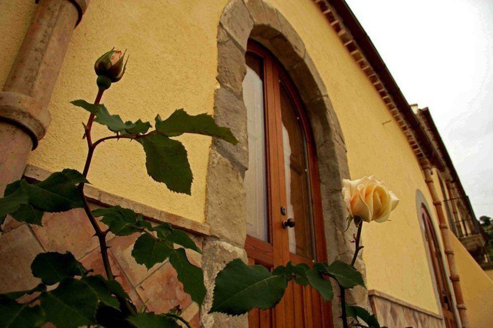 Gasthaus Patitiri Santa Teresa Di Riva Exterior foto