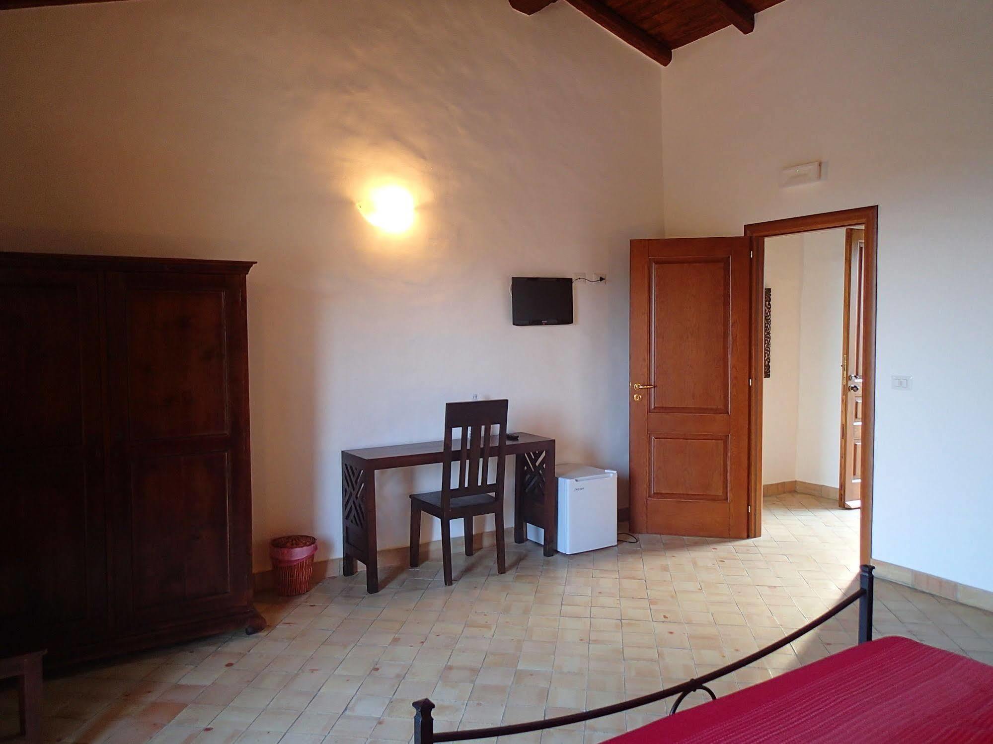 Gasthaus Patitiri Santa Teresa Di Riva Exterior foto